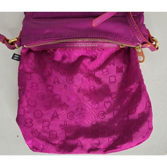 Marc by Marc Jacobs Preppy Nylon Sia Swingpack Crossbody Bag Fuchsia - Picture 10 of 11
